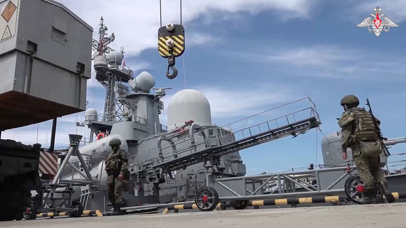 Pasukan Rusia telah memulai latihan tahap pertama yang melibatkan pelatihan praktis dalam persiapan dan penggunaan senjata nuklir non-strategis atau taktis. (Russian Defense Ministry Press Service via AP) Pasukan Rusia telah memulai latihan tahap pertama yang melibatkan pelatihan praktis dalam persiapan dan penggunaan senjata nuklir non-strategis atau taktis. (Russian Defense Ministry Press Service via AP)