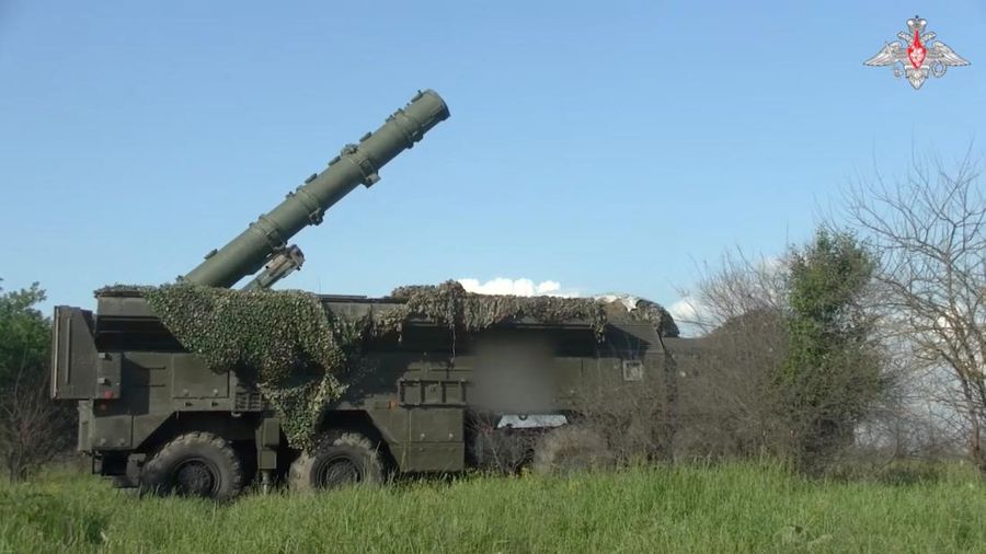 Pasukan Rusia telah memulai latihan tahap pertama yang melibatkan pelatihan praktis dalam persiapan dan penggunaan senjata nuklir non-strategis atau taktis. (via REUTERS/Russian Defence Ministry)
