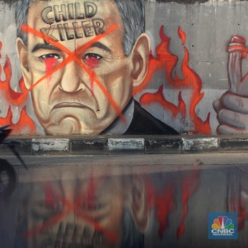 Potret Mural Kutuk Netanyahu Nongol di Tembok Tol Jakarta