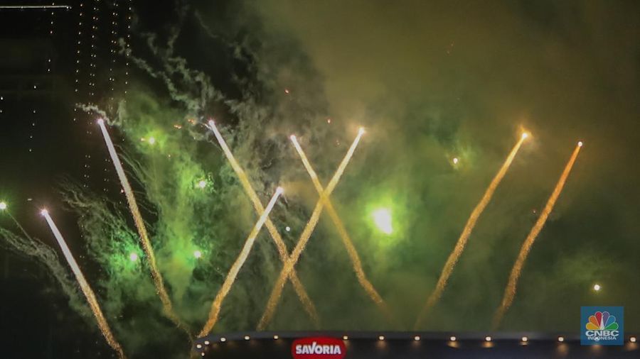 Pengunjung  memadati Jakarta Fair Kemayoran (JFK) di JIExpo Kemayoran, Jakarta, Rabu (12/6/2024). Jakarta Fair Kemayoran yang berlangung mulai 12 Juni hingga 14 Juli mendatang dengan resmi dibuka. (CNBC Indonesia/Faisal Rahman)