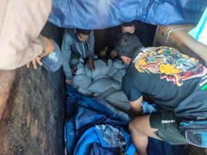 Polisi Gagalkan Penyelundupan Pasir Timah-Daging Babi Ilegal di Bangka