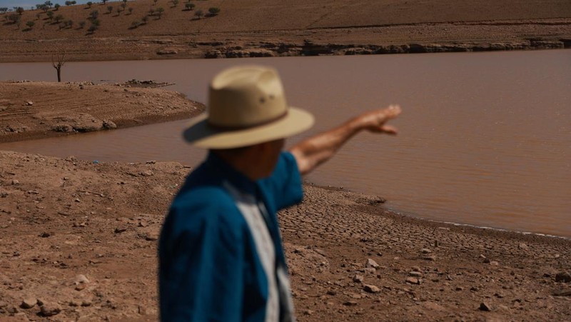 Pemandangan menunjukkan bagian dasar Bendungan Abraham Gonzalez yang kering, karena suhu tinggi telah menyebabkan kekeringan hebat, di Guerrero, negara bagian Chihuahua, Meksiko 8 Juni 2024. (REUTERS/Jose Luis Gonzalez)