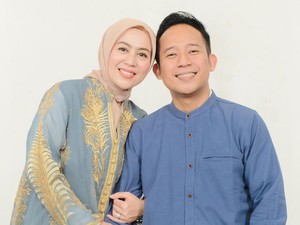 Jawaban Istri soal Perubahan-Pendapatan Denny Cagur Berkurang Jadi Anggota Dewan