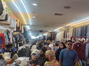 Thrifting di Pasar Senen: Wisata Belanja Murah-Pilihannya Berlimpah