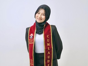 Cerita Gadis Viral Lulusan Universitas Jepang, Pulang Kampung Jualan Kambing