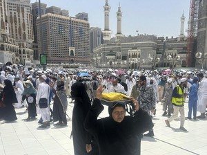 Waspada Dehidrasi dan Heatstroke Saat Haji, Lakukan 8 Cara Berikut