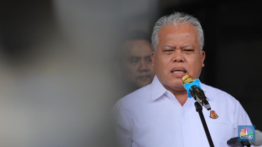 Kepala Pusat Penerangan Hukum (Kapuspenkum) Kejaksaan Agung (Kejagung), Harli Siregar memberikan keterangan saat konferensi pers di Kejaksaan Negeri Jakarta Selatan, Kamis (13/6/2024). (CNBC Indonesia/Faisal Rahman)