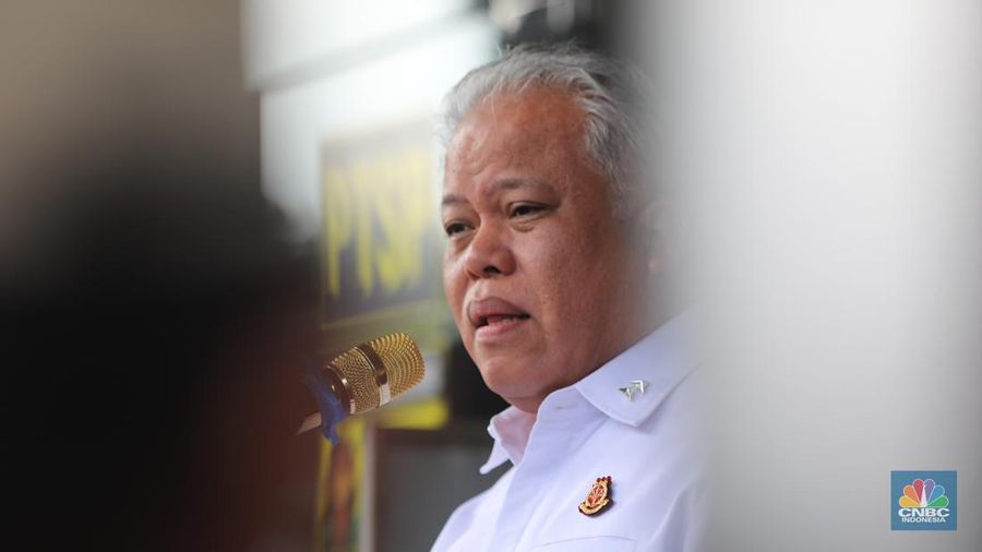 Kepala Pusat Penerangan Hukum (Kapuspenkum) Kejaksaan Agung (Kejagung), Harli Siregar memberikan keterangan saat konferensi pers di Kejaksaan Negeri Jakarta Selatan, Kamis (13/6/2024). (CNBC Indonesia/Faisal Rahman)
