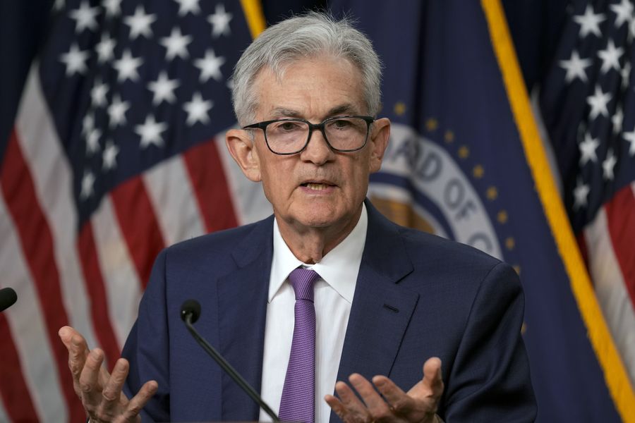 Ketua Dewan Federal Reserve Jerome Powell berbicara dalam konferensi pers di Federal Reserve di Washington, 1 Mei 2024.