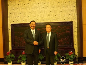 Terbang ke Beijing, Luhut Tawarkan China Garap Proyek Baterai-Ekspor Durian