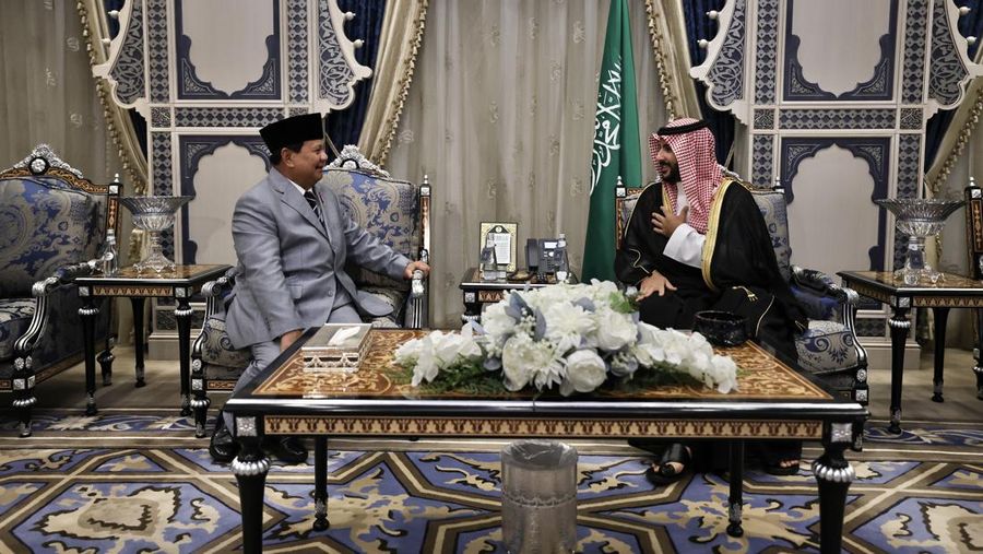 Presiden terpilih Prabowo Subianto melakukan pertemuan dengan Menhan Arab Saudi Pangeran Khalid bin Salman Al Saud. (Dok. Kemhan RI)
