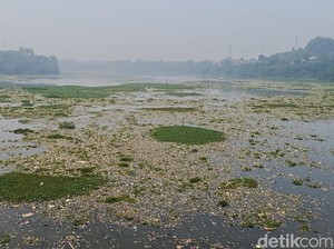 Mulai Menghilangnya Pulau Sampah di Sungai Citarum KBB