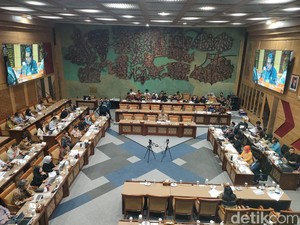 DPR Nilai Perlu Reformulasi Bantuan Pendidikan, Usul Kampus Punya Bisnis