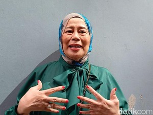 Rahasia Dewi Yull Bisa Akur dan Lengket Banget dengan Menantu