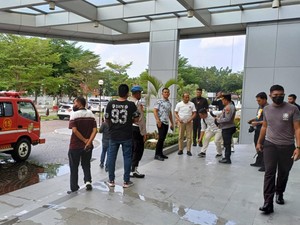 Panel Listrik BRK Syariah di Pekanbaru Terbakar, Pegawai Berhamburan Keluar