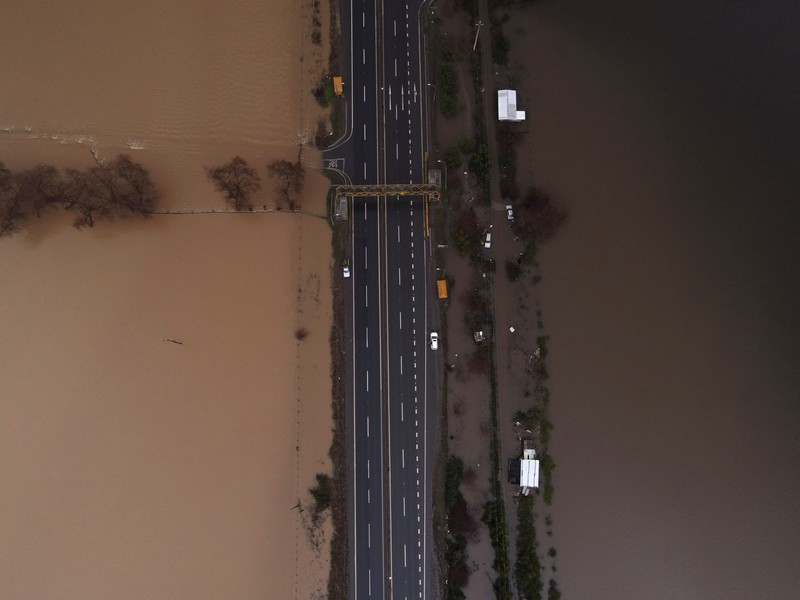 Foto udara menampilkan banjir akibat hujan lebat di Ramadillas, Chili, Kamis (13/6/2024). (REUTERS/Juan Gonzalez) Foto udara menampilkan banjir akibat hujan lebat di Ramadillas, Chili, Kamis (13/6/2024). (REUTERS/Juan Gonzalez)