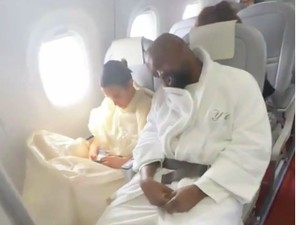 Liburan ke Jepang, Kanye West Naik Pesawat Ekonomi
