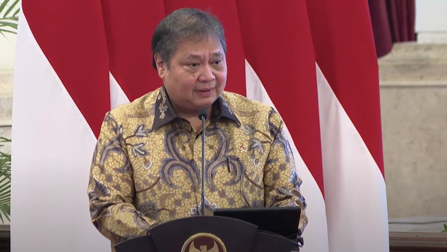 Menko Perekonomian, Airlangga Hartarto saat rakornas pengendalian inflasi tahun 2024 di Istana Negara, Jakarta, Jumat (14/6/2024). (YouTube/Sekretariat Presiden)
