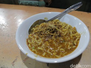 Lekoh! Menyeruput Mie Bangladesh yang Viral di Bandung