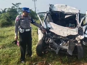 Minibus Tabrak Truk di Tol Cisumdawu, Dua Warga Bandung Tewas!