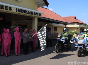 Saat Pasukan Bermotor Sisir Pelosok Indramayu Sebar Kebutuhan Warga