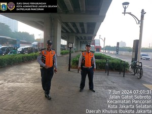 Dishub Kerahkan Petugas Jaga Trotoar Pancoran Cegah Pemotor Melintas