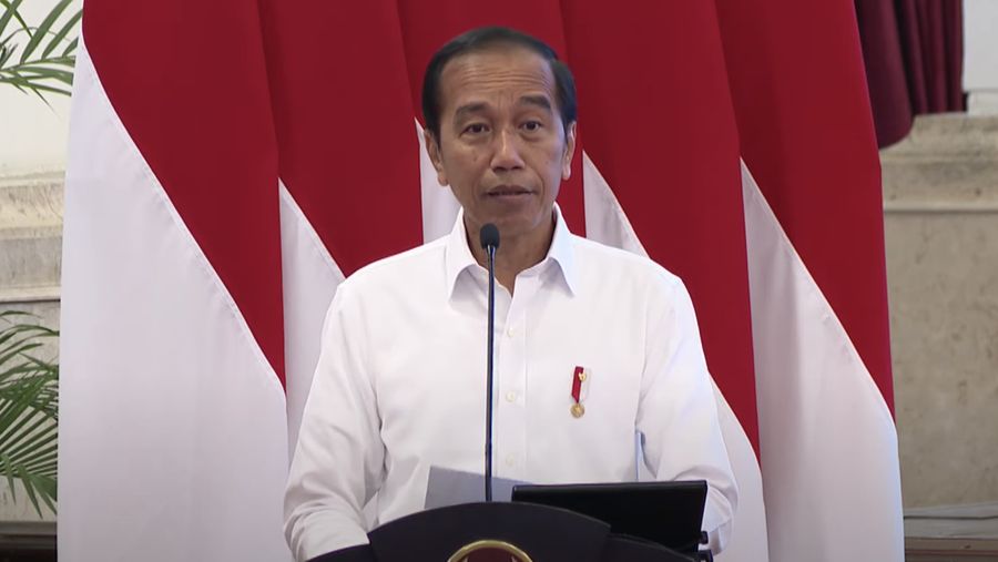 Presiden Joko Widodo saat menghadiri rakornas pengendalian inflasi tahun 2024 di Istana Negara, Jakarta, Jumat (14/6/2024). (YouTube/Sekretariat Presiden)
