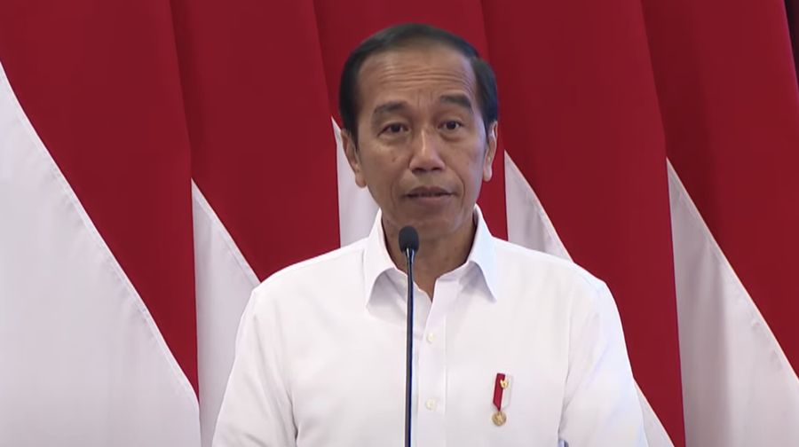 Presiden Joko Widodo saat menghadiri rakornas pengendalian inflasi tahun 2024 di Istana Negara, Jakarta, Jumat (14/6/2024). (YouTube/Sekretariat Presiden)