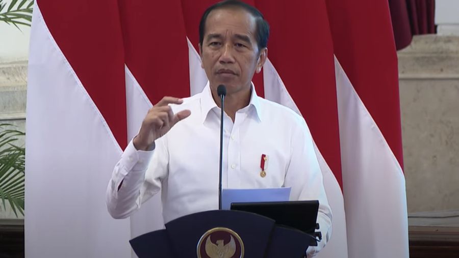 Presiden Joko Widodo saat menghadiri rakornas pengendalian inflasi tahun 2024 di Istana Negara, Jakarta, Jumat (14/6/2024). (YouTube/Sekretariat Presiden)