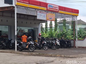 Manajemen Alfamart Buka-bukaan Gratiskan Parkir: Kita Tertibkan yang Liar!