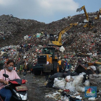 Bakal Dipindah ke Pulau, Potret 'Gunung' Sampah DKI Terbesar di RI