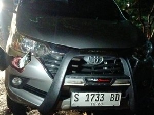 Angin Kencang Landa Bojonegoro, Atap Rumah Terbang-Mobil Rusak Tertimpa Pohon