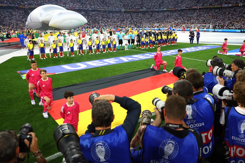 Penari tampil saat upacara pembukaan jelang laga Grup A antara Jerman melawan Skotlandia pada turnamen sepak bola Euro 2024 di Munich, Jerman, Jumat, 14 Juni 2024. Penari tampil saat upacara pembukaan jelang laga Grup A antara Jerman melawan Skotlandia pada turnamen sepak bola Euro 2024 di Munich, Jerman, Jumat, 14 Juni 2024. (AP Photo/Sergei Grits)