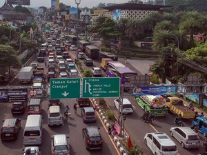 Puncak Macet Horor, Bagaimana Kelanjutan Rencana Sandiaga Bangun Kereta Gantung?