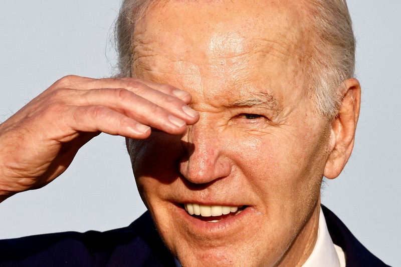 Dari kanan, Presiden AS Joe Biden, Presiden Prancis Emmanuel Macron, Presiden Komisi Eropa Ursula von der Leyen, Perdana Menteri Kanada Justin Trudeau, Perdana Menteri Jepang Fumio Kishida, Kanselir Jerman Olaf Scholz, Perdana Menteri Inggris Rishi Sunak, Perdana Menteri Italia Giorgia Meloni dan Presiden Dewan Eropa Charles Michel menonton demo terjun payung saat KTT para pemimpin dunia G7 di Borgo Egnazia, Italia, Kamis, 13 Juni 2024. Dari kanan, Presiden AS Joe Biden, Presiden Prancis Emmanuel Macron, Presiden Komisi Eropa Ursula von der Leyen, Perdana Menteri Kanada Justin Trudeau, Perdana Menteri Jepang Fumio Kishida, Kanselir Jerman Olaf Scholz, Perdana Menteri Inggris Rishi Sunak, Perdana Menteri Italia Giorgia Meloni dan Presiden Dewan Eropa Charles Michel menonton demo terjun payung saat KTT para pemimpin dunia G7 di Borgo Egnazia, Italia, Kamis, 13 Juni 2024. Para pemimpin Kelompok Tujuh negara-negara industri terkemuka mengalihkan perhatian mereka pada migrasi pada hari kedua KTT mereka Jumat. (AP Photo/Domenico Stinellis, File)