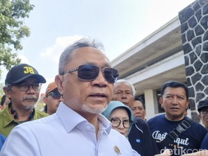Penjelasan Zulhas soal Wacana Tarif Impor 200 Persen Produk China