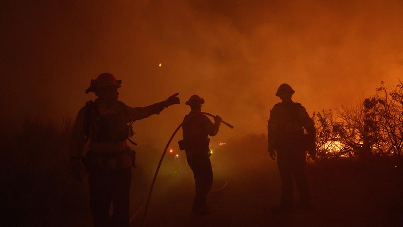 Firefighters work against the advancing Post Fire on Sunday, June 16, 2024, in Gorman, Calif. (AP Photo/Eric Thayer)