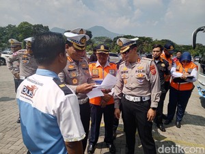 Saat Bus yang Melintas ke Objek Wisata Sumedang Jadi Sasaran Polisi