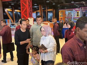 Jokowi Ajak Jan Ethes dan Lembah Manah ke Mal Solo Baru