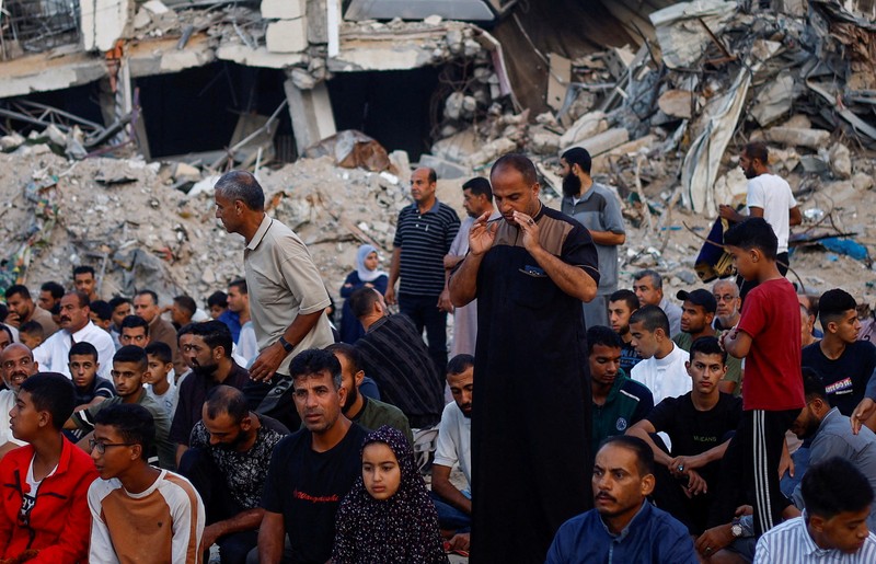 Palestinians pray on the first day of the Muslim holiday of Eid al-Adha on the Al-Aqsa compound, also known to Jews as the Temple Mount, in Jerusalem's Old City June 16, 2024. REUTERS/Ammar Awad