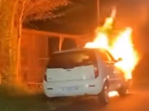 Sedan Tata Angkut 4 Orang di Pasuruan Terbakar Setelah Mogok 3 Kali