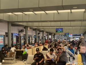 Long Weekend Idul Adha, Stasiun Pasar Senen Ramai Pemudik