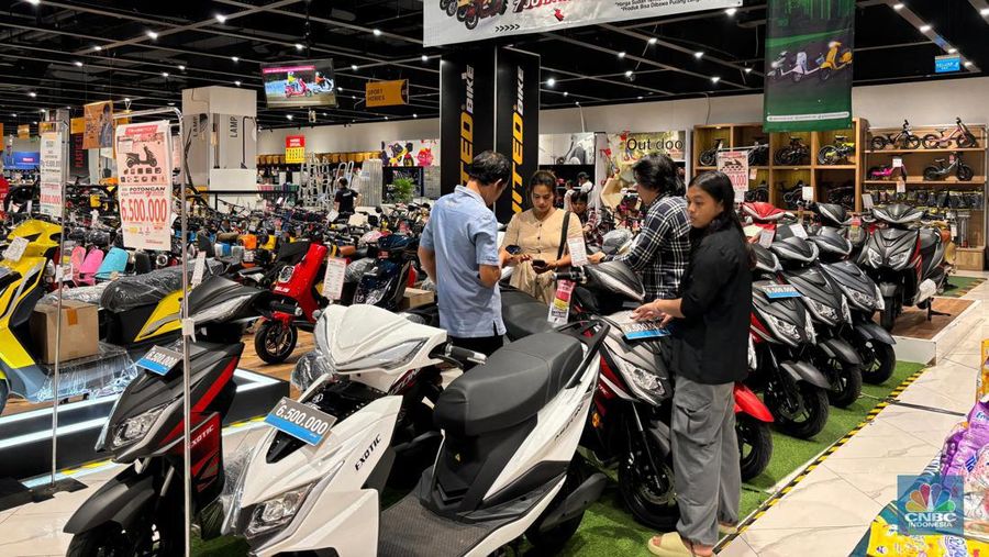 Suasana transmart full day sale, Trans Studio Mall Cibubur, Minggu, (16/6/2024). (CNBC Indonesia/Mentari)