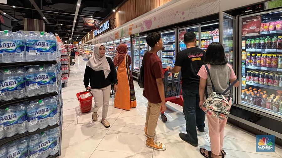 Suasana transmart full day sale, Trans Studio Mall Cibubur, Minggu, (16/6/2024). (CNBC Indonesia/Mentari)