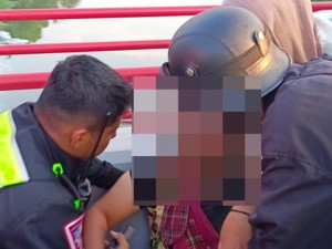 Heboh Ibu Muda Nekat Hendak Loncat dari Jembatan Kediri Sambil Gendong Anak