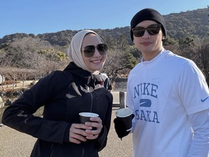 Citra Kirana Sumbangkan Baju Saat di Makkah