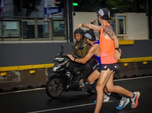 Jambret di CFD Sudirman Nyamar Jadi Topeng Monyet Hindari Kejaran Polisi