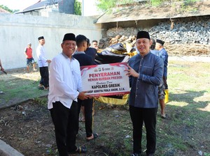 Polisi di Gresik Bagikan 86 Hewan Kurban ke Ponpes hingga Masjid