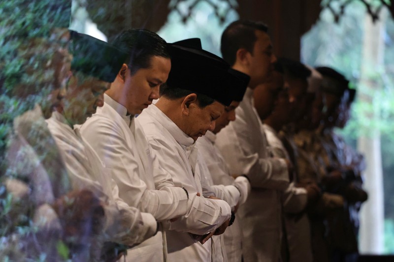 Prabowo Laksanakan Sholat Iduladha 1445 H di Masjid Nurul Wathan Hambalang. (Tim Media Menhan Prabowo) Prabowo Laksanakan Sholat Iduladha 1445 H di Masjid Nurul Wathan Hambalang. (Tim Media Menhan Prabowo)