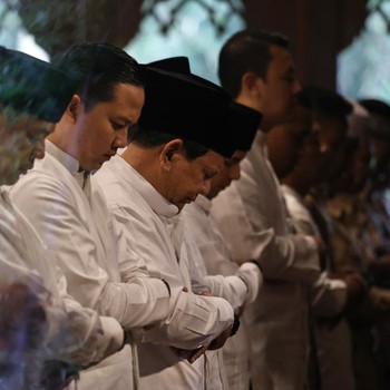 Idul Adha Hari Ini, Potret Prabowo Laksanakan Sholat Ied di Hambalang